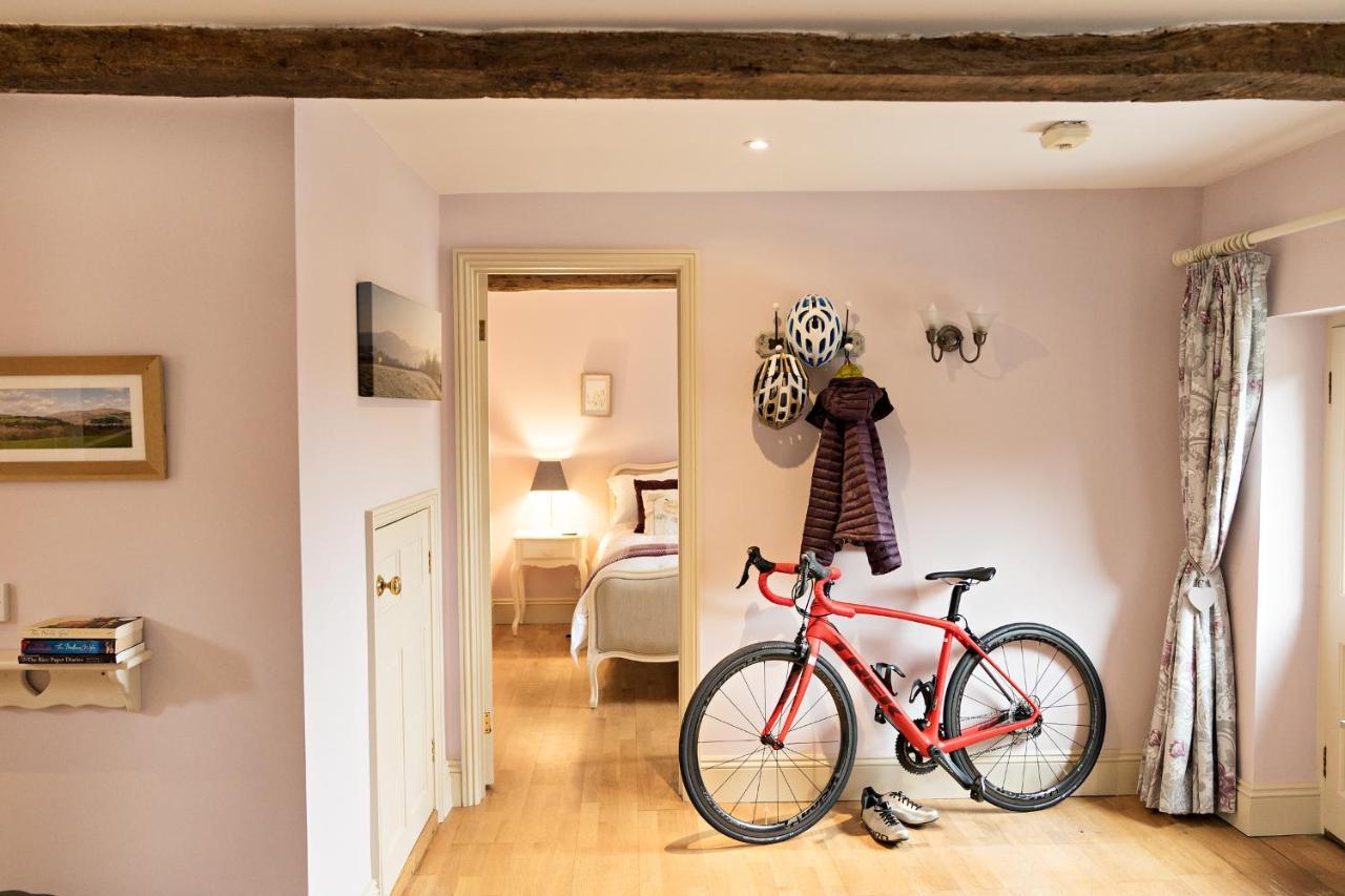 Neuadd B&B Suites Крикоуел Екстериор снимка