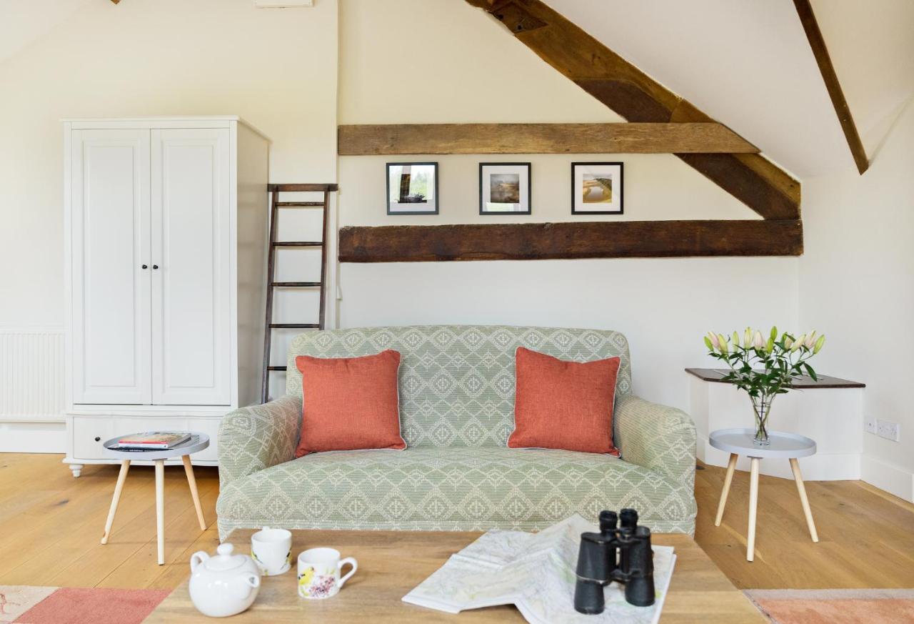 Neuadd B&B Suites Крикоуел Екстериор снимка