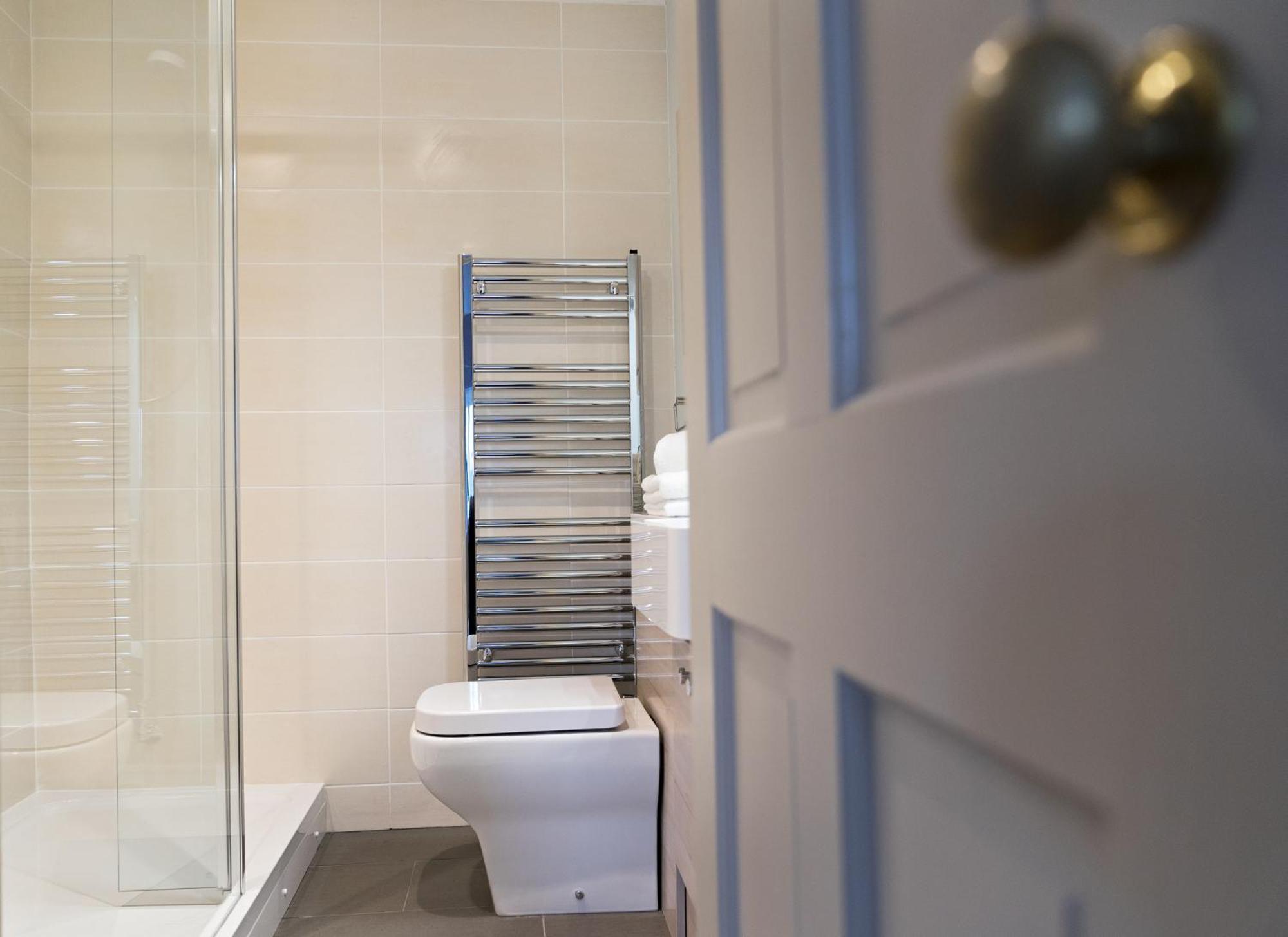 Neuadd B&B Suites Крикоуел Стая снимка